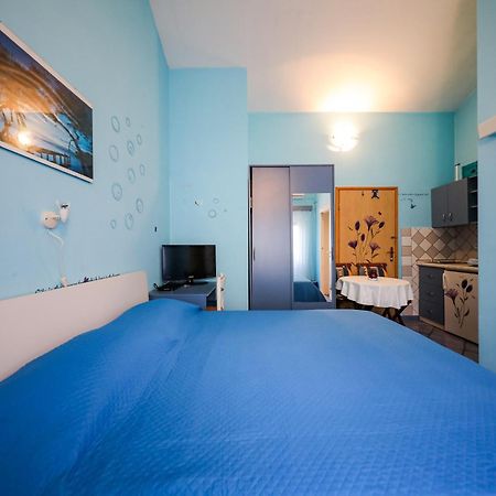 Apartments With A Parking Space Brbinj, Dugi Otok - 8160 部屋 写真